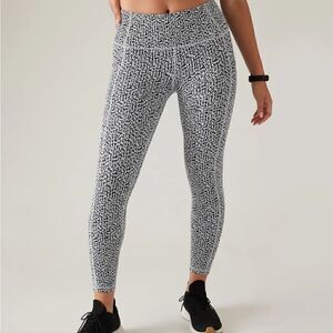 Athleta Salutation Stash Legging Tight  Size Small